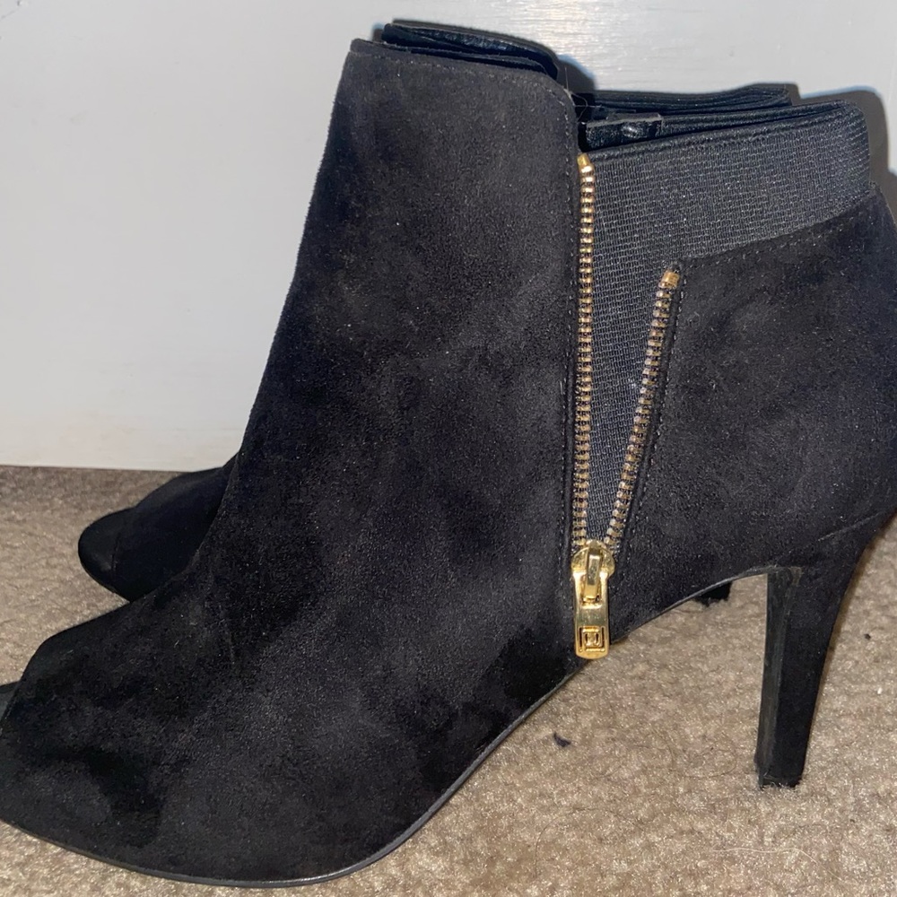 Liz Claiborne thin heeled booties